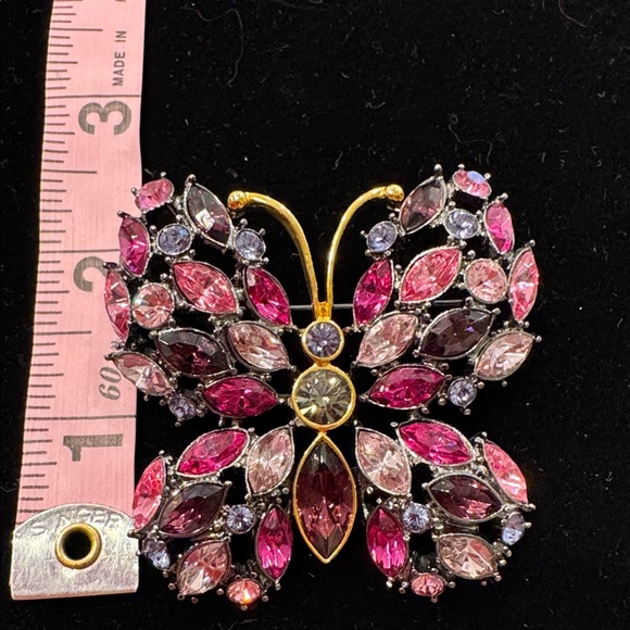 Elegant Vintage 1960's JOAN RIVERS Butterfly Brooch with Pink and Gold Accents - Picture 4 of 5
